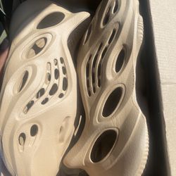 Yeezy foam runners desert sand 