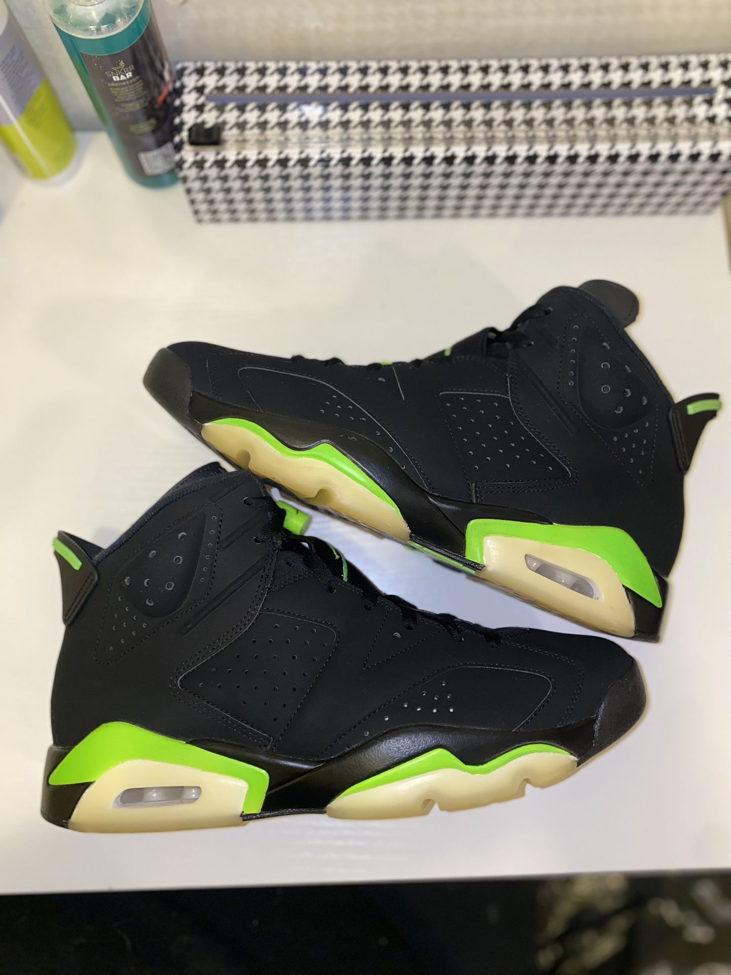 JORDAN 6 RETRO ELECTRIC GREEN SIZE 12