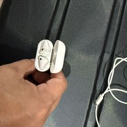 Apple AirPods 2nd Generation / Apple Headphones 