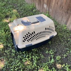 Dog House In Good Condition 