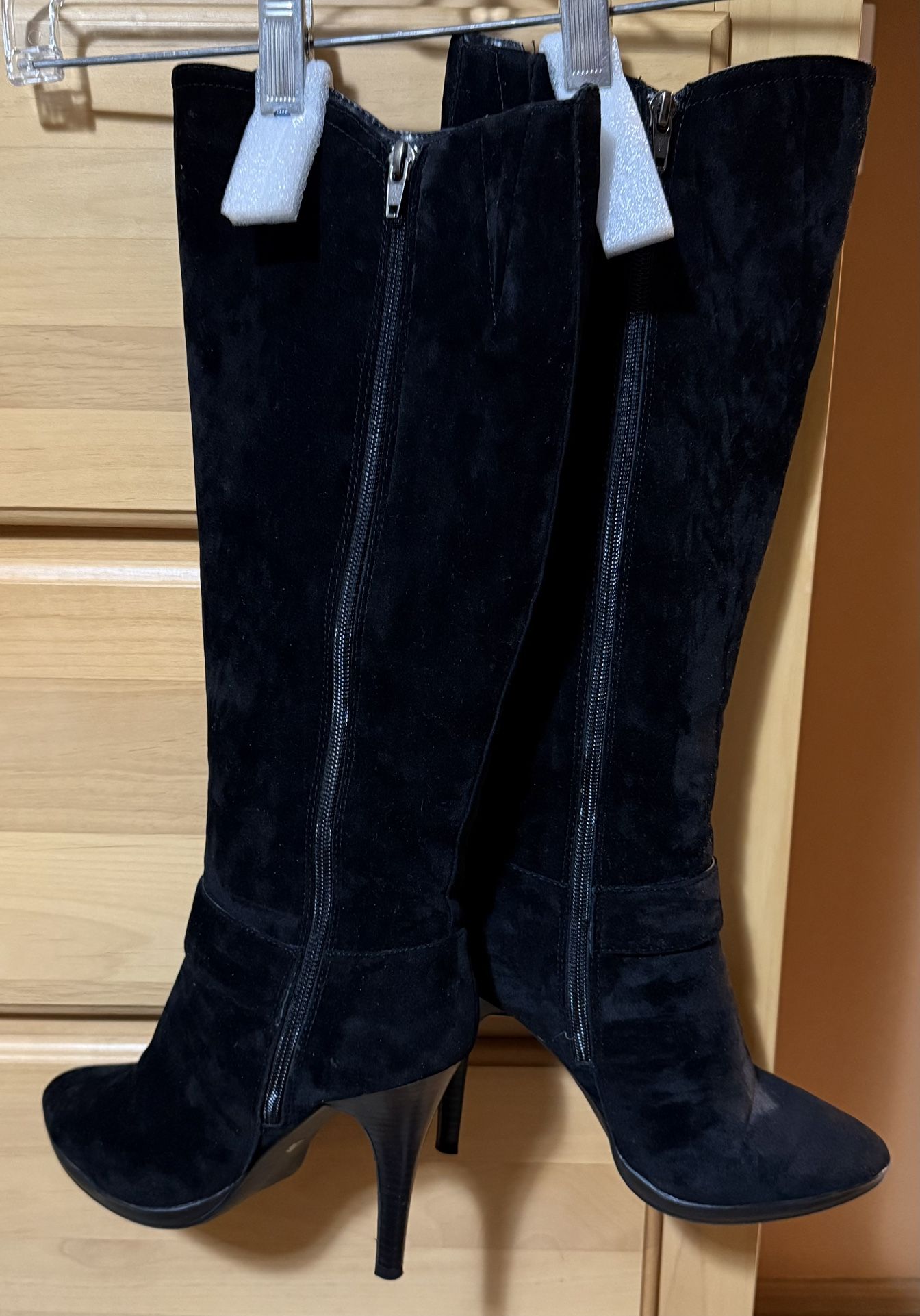 Black Suede Size 8 Women’s Boots