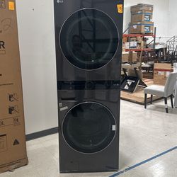 LG WashTower Single Unit GAS with Center Control 4.5 cu. ft. Front Load Washer and 7.4 cu. ft. Dryer