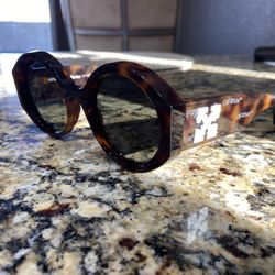 Off White Sara Round Sunglasses Havana Brown/White for Sale in Las Vegas,  NV - OfferUp