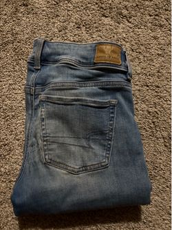 Woman’s AE jeans size 4 - like new