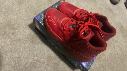 Lamelos basketball shoes