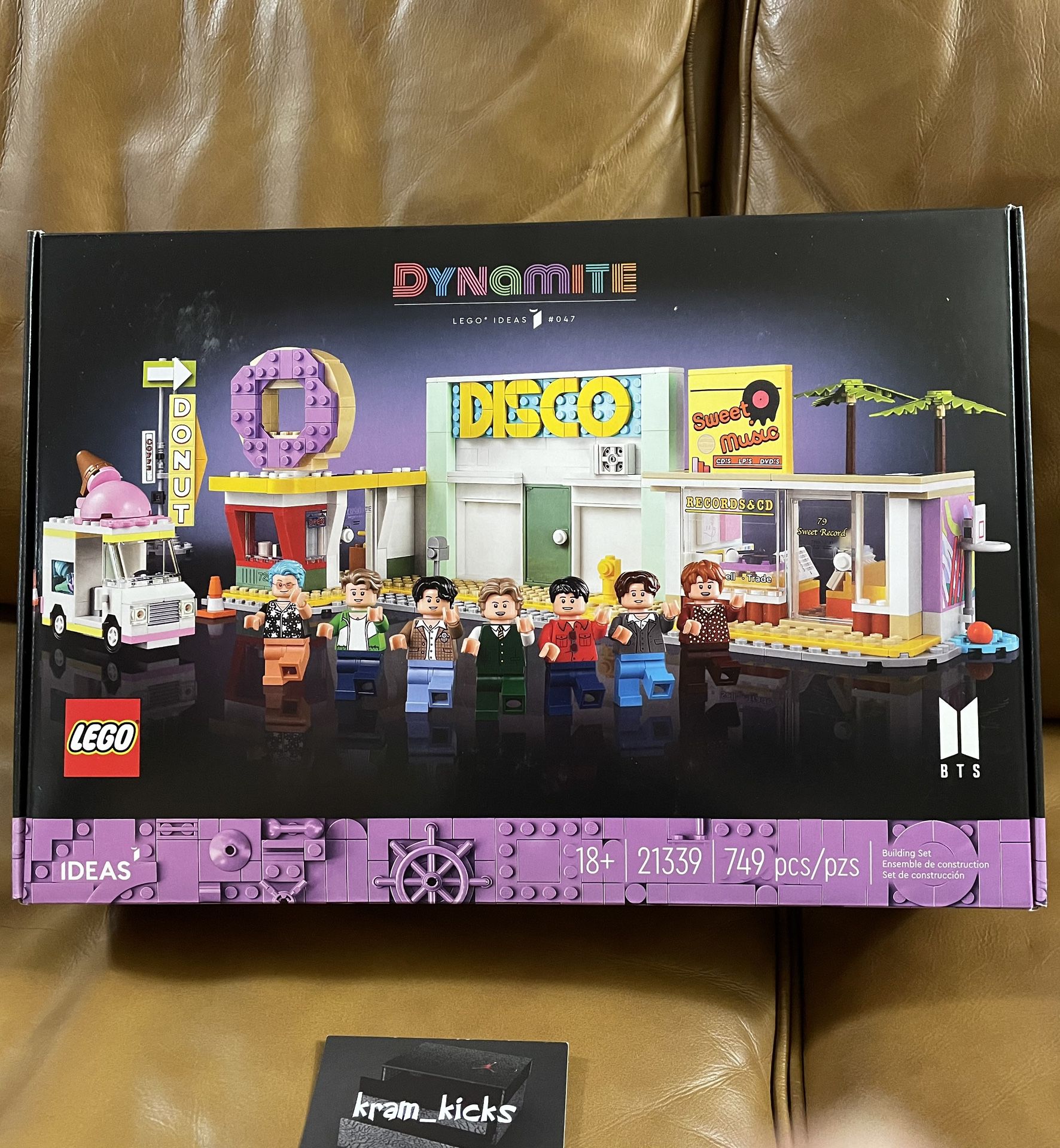 LEGO Ideas BTS Dynamite 21339 Model Kit 749 pieces with 7 Minifigures of The Famous K-pop Band, Features RM, Jin, SUGA, j-Hope, Jimin, V and Jung Kook