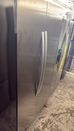 Whirlpool refrigerator, no water no ice MORE SPACE!!!