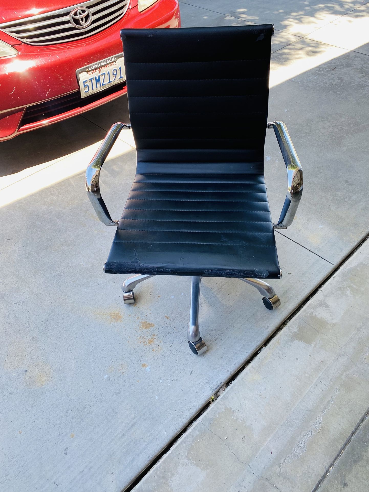 Office chair, adjustable