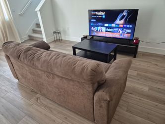Modern Living Room Set – Couch/SofaSelling a comfortable living room set that includes:
✔️ TV(55 inch)
✔️ Brown microfiber sofa
✔️ Black coffee table 