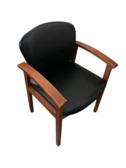 HON 2111 Invitation Wood Guest Chair