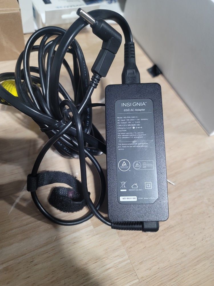 Insi gnia 65 w ac adapter