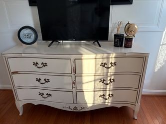 French Provincial 6-Drawer Dresser PICKUP TODAY