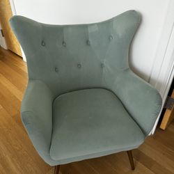 Wide Tufted Chair
