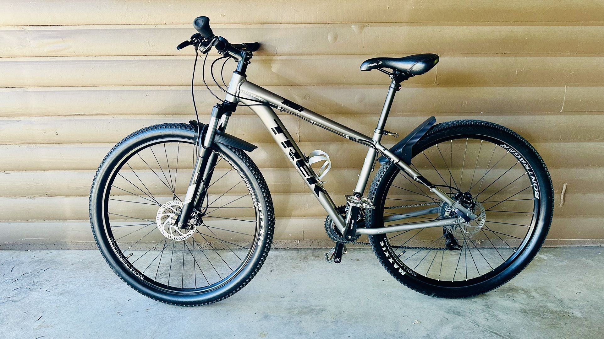 TREK Marlin 5 (Silver)