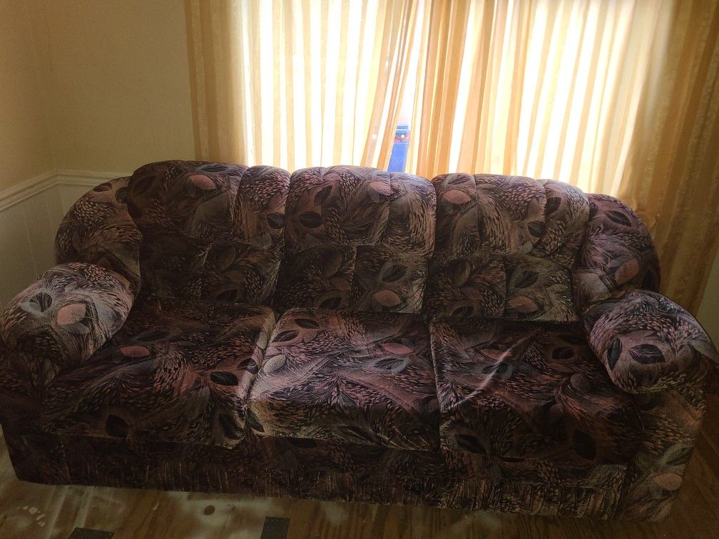 Free Couch In Auburn 