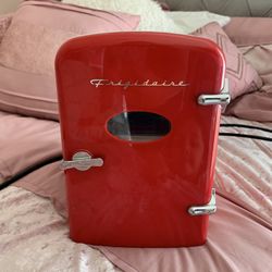 Frigidaire Mini Fridge 