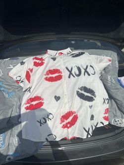 Dri-Fit XoXo Hearts and Kisses Button Up Shirt 2XL