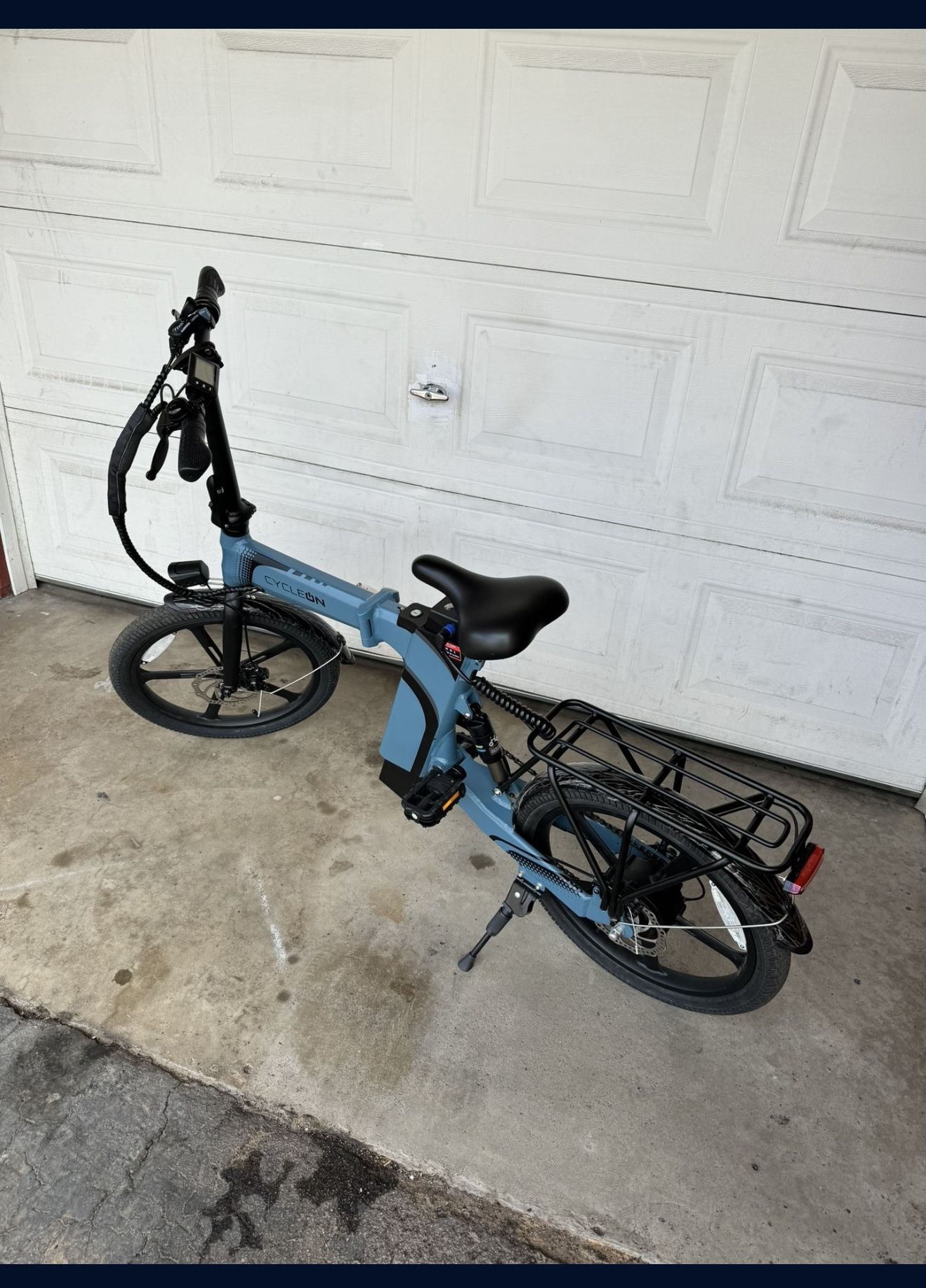 Electric Bicycle 7 Speed, 500W Motor, 36V Battery Actual Color: Blue Bike have only 400 miles used still Perfect 