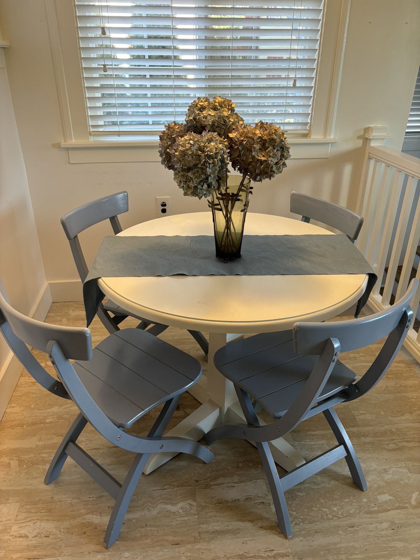 Small Kitchen Table And Chairs for Sale in Tacoma, WA - OfferUp