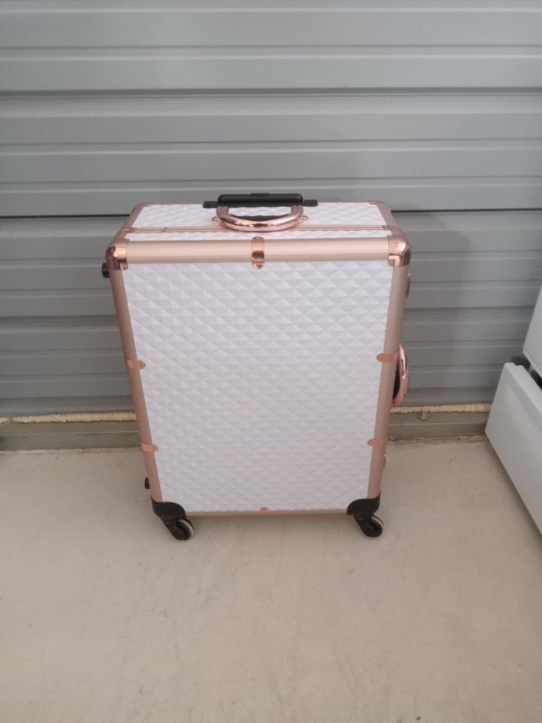IMPRESSIONS Slaycase XL Vanity Travel Case/make Up Stand
