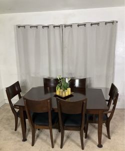 EXTENDABLE Dining Table With 8 Chairs