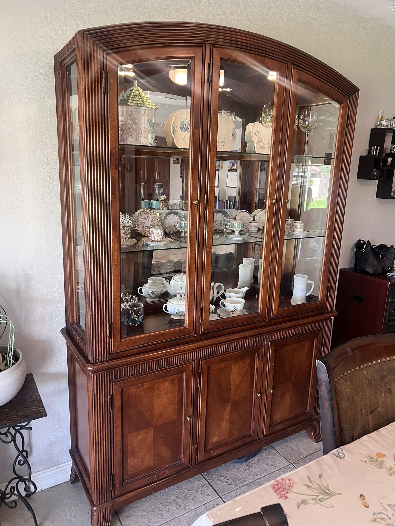 China Hutch And Table