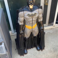 Batman Toy Cave / With Figurines And Weapons Attachments
