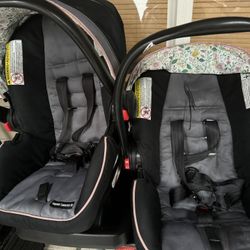 2 infant car Seats And misc clothes