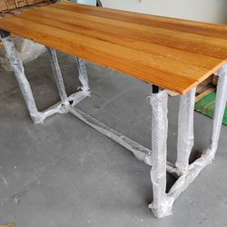 Table in solid wood