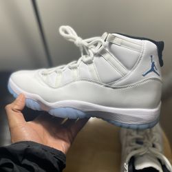 Jordan 11 Legend Blue Size 10.5