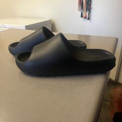 Size 11 Yezzy Slides