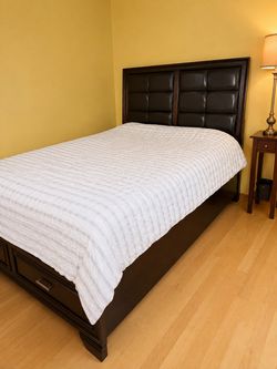 Bedframe Queen come w Mattress