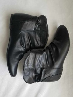 Woman's Ankle Boots Black  Size 9.5