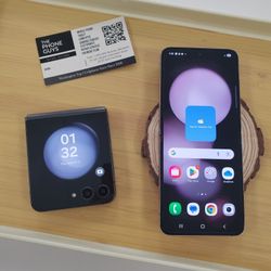 Samsung Galaxy Z Flip 5 5G ( Unlocked) - Pre-Owned 