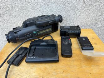 VTG Sony Handycam Video 8 Camcorder CCD-FX511 Bundle Tested w/ Case Remote Cords