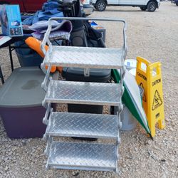 Extendable Aluminum Ladder