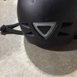 Black helmet 