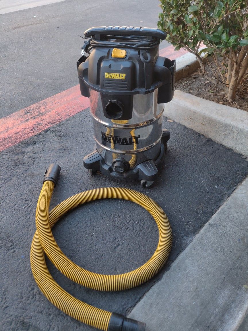 DeWalt Wet And Dry Vacuum