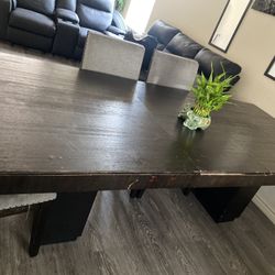 DARK WOOD KITCHEN TABEL W FREE CHAIRS 