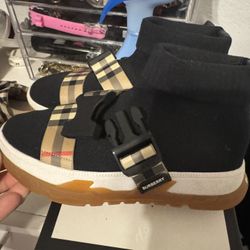 Burberry Kids Shoes Size 1  