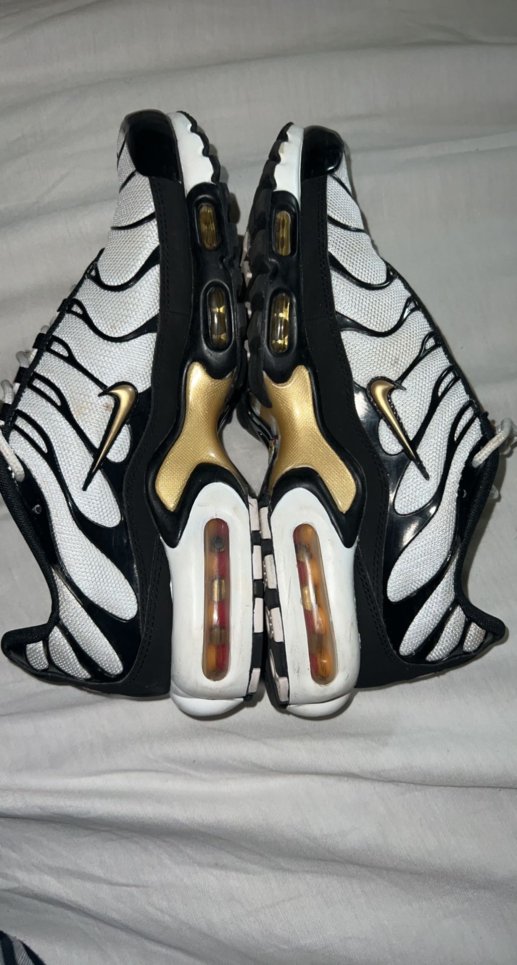 “white Black Metallic Gold”
