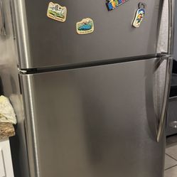 Refrigerator 