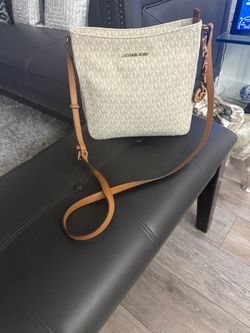 Pretty item