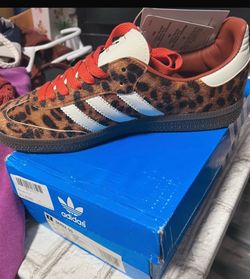 New adidas Samba OG sneakers with Leopard Print