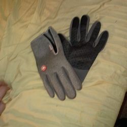 Waterproof Gloves With Fingertip For Using Cell Phone When Wearing In Perfect Condition