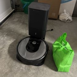 Roomba Vacuum 