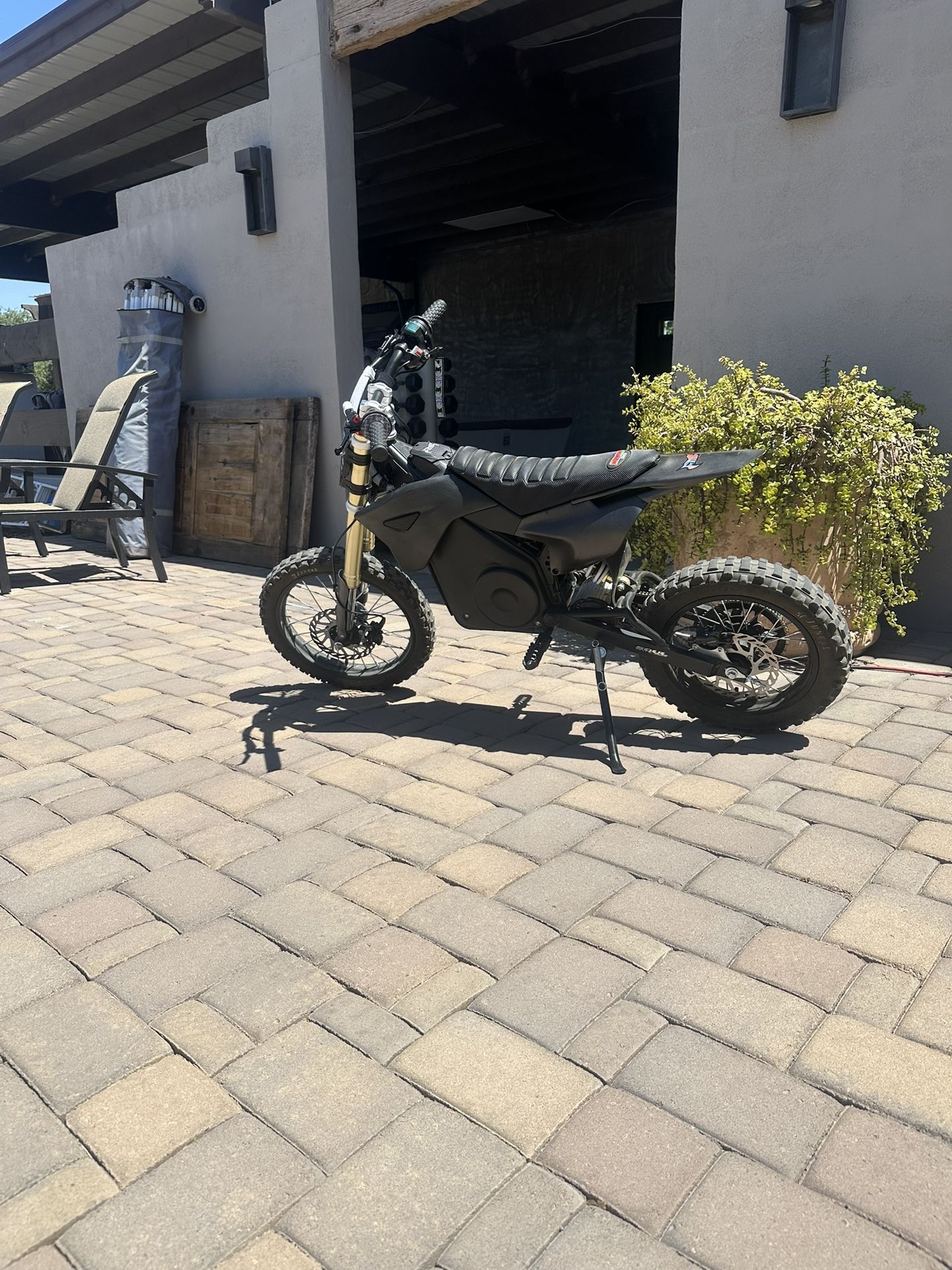 E Moto