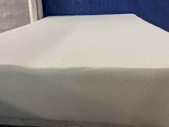 Queen Memory Foam Thick Mattress. I Can Also Deliver.