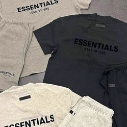 ESSENTIAL SHIRTS & SHORTS((FREE ITEMS WITH PURCHASE)
