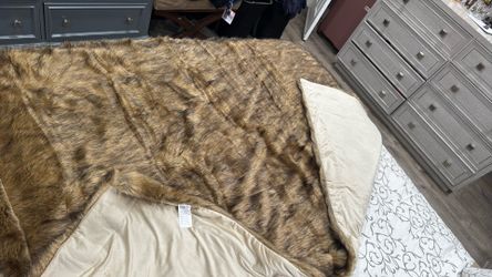 Faux Fur Throw Blanket